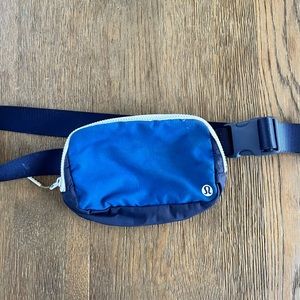 LULULEMON EVERYWHERE BELT BAG IN SHADES OF BLUE!